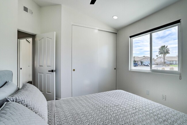 Building Photo - 44065 Dalea Ct