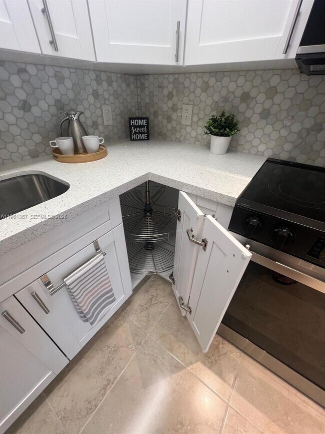 Building Photo - 1400 SW 124th Terrace