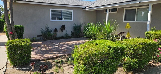 Building Photo - 3069 Thompson Ave