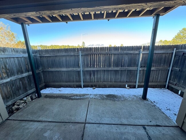 Building Photo - Luxorious Single Story 1 bedroom Condo Near NAU