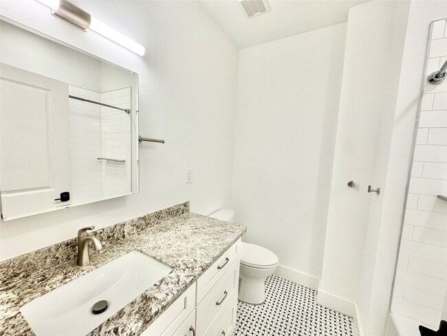 Building Photo - 2102 Mechanic St