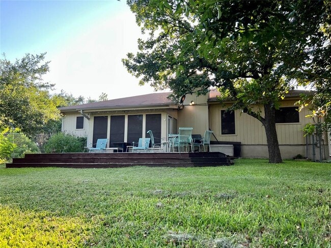 Building Photo - 11403 Oak Knoll Dr