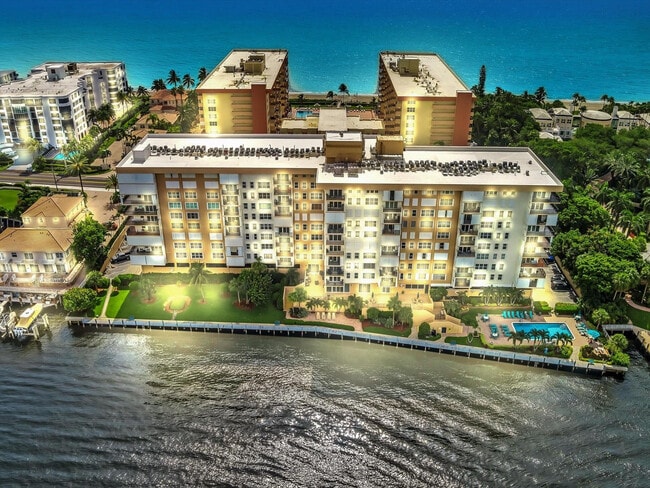 Building Photo - 1150 Hillsboro Mile