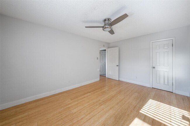 Building Photo - 2304 Barton Village Cir