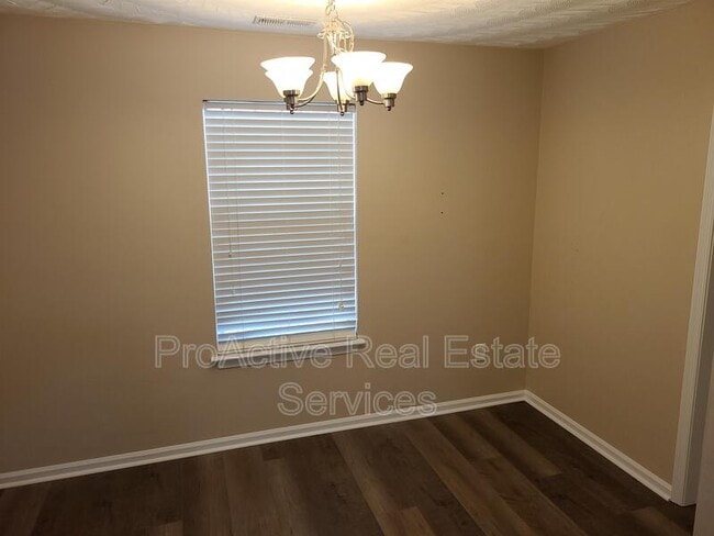 Building Photo - 216 Diamond Ave