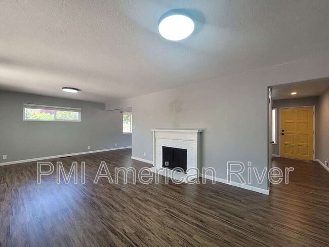 Building Photo - 7034 Cromwell Way