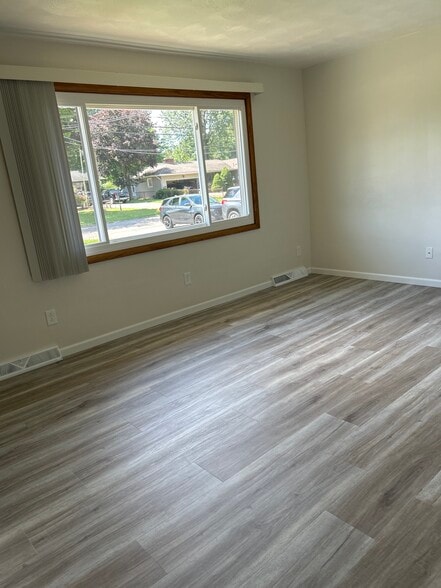 Living room - 1103 Beechwood Dr
