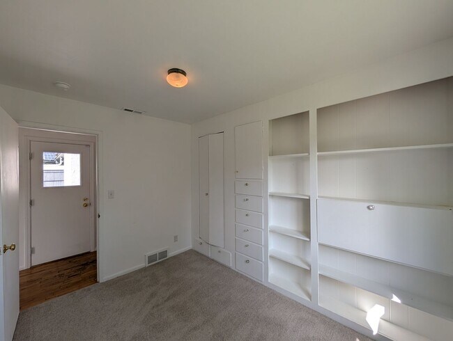 Building Photo - 5bd/2ba Burien Home