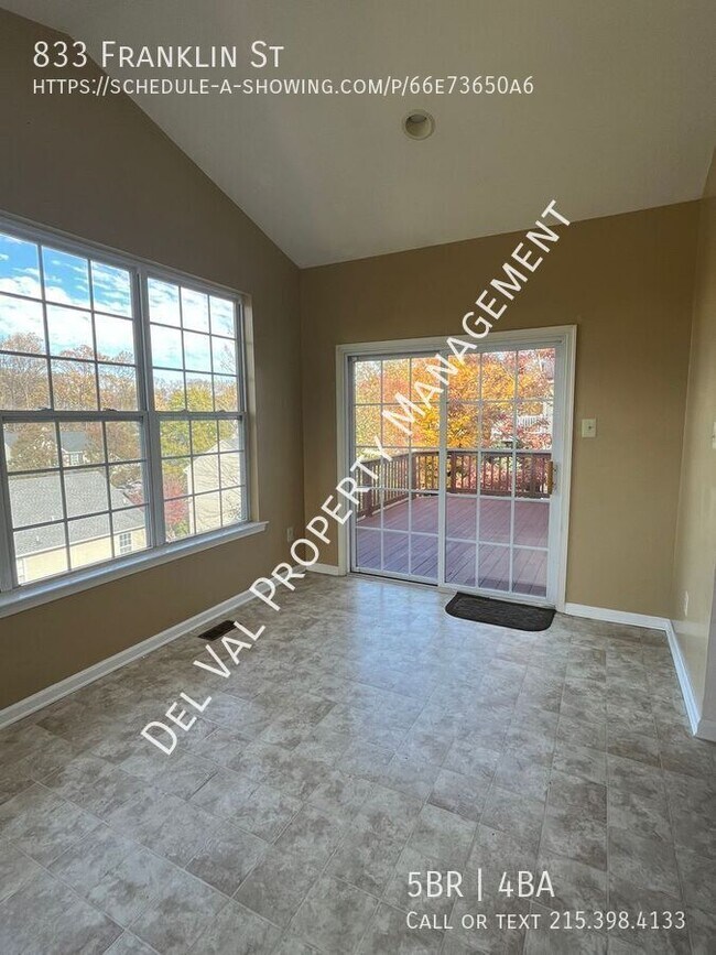 Building Photo - 833 Franklin St