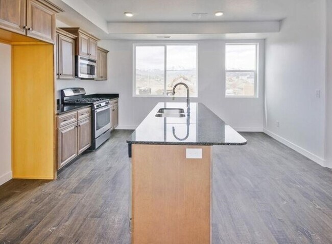 Building Photo - 13353 Celestina Ln