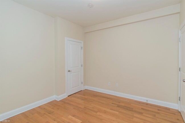 Building Photo - 5 br, 2 bath Triplex - 1842 N 17TH ST Unit...