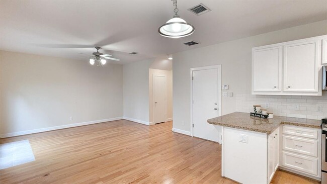 Building Photo - 3730 Main Poplar Dr