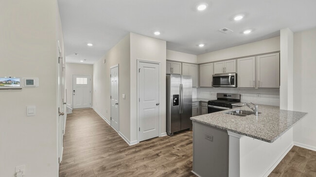 Building Photo - 153 Leo St