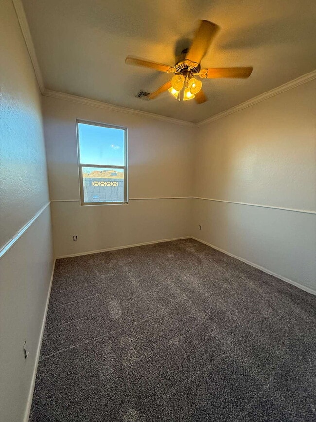 Building Photo - 4 Bedroom 2 Bath with Den in Canyon Trails