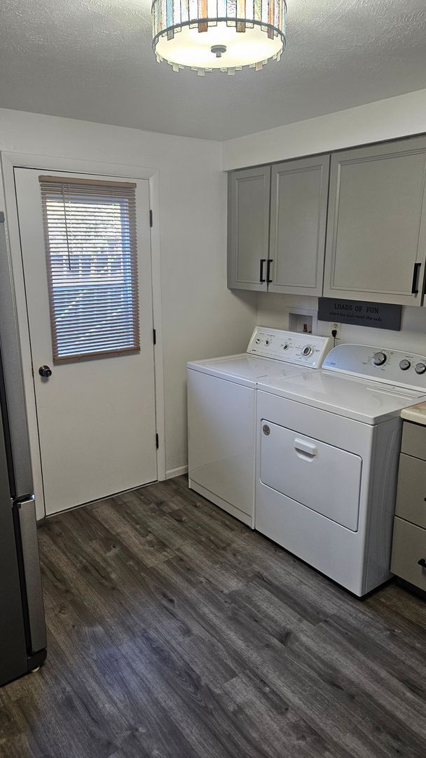 Building Photo - Cute 2 Bedroom Duplex in the Heart of Love...