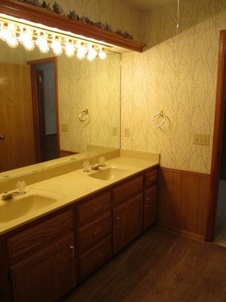 Building Photo - 9900 Rockwell Terrace