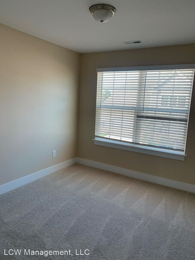 Building Photo - 3 br, 2.5 bath House - 1775 Welden Village...