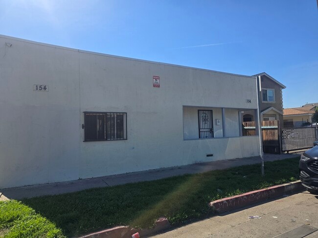 Building Photo - 154 E Colden Ave