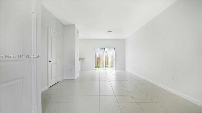 Building Photo - 2676 SE 12th Pl