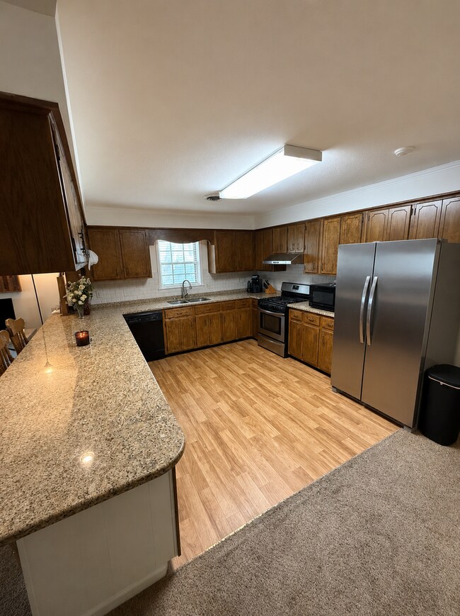 Building Photo - 503 Pell Ave