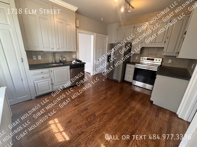 Building Photo - 1718 Elm St