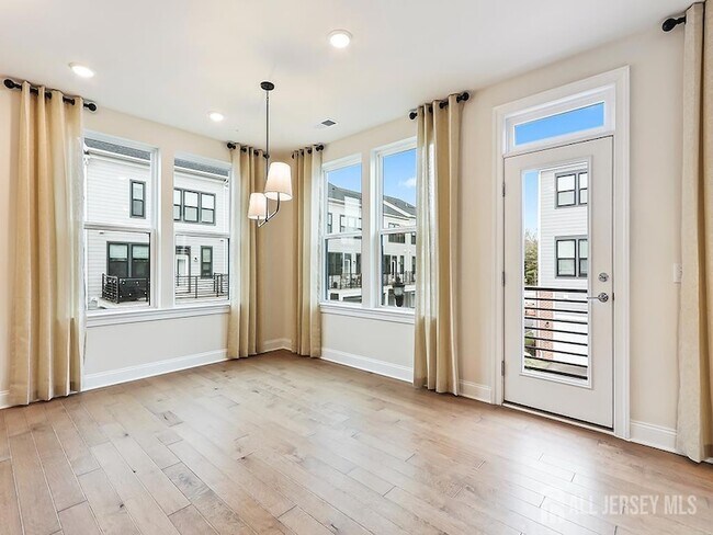 Building Photo - 715 Parker Blvd