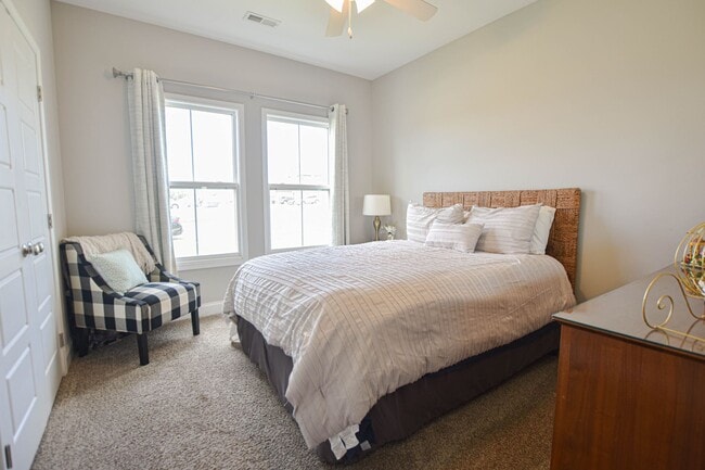 Building Photo - Pet Friendly Three Bedroom with Bonus!