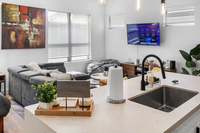 Building Photo - 6740 Peerless St