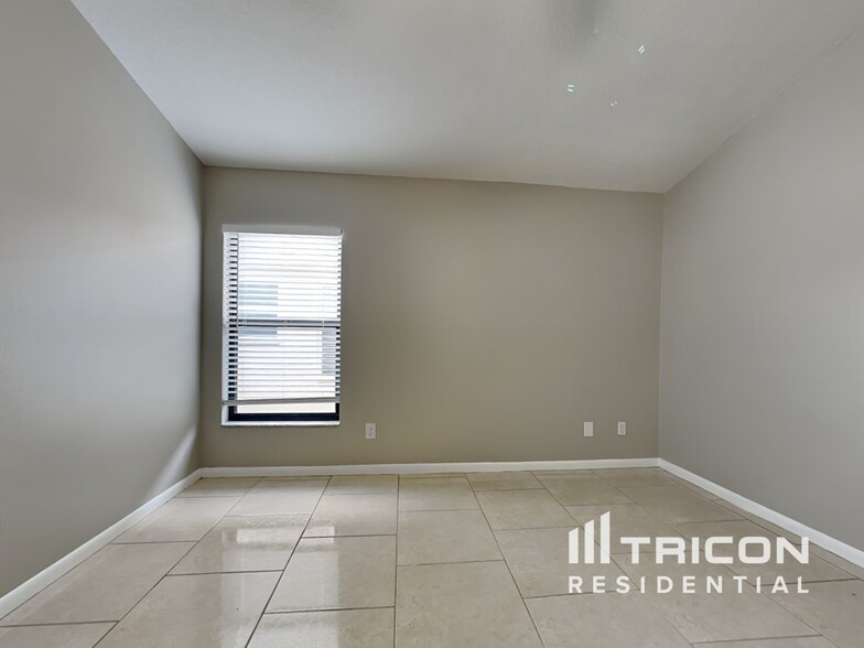 Building Photo - 10841 Peppersong Dr