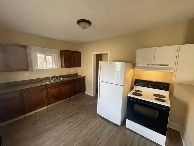 Building Photo - SECTION 8 and EDEN Accepted!! Stunning 4-Bed, 2-Bath Renovation in Lorain!!