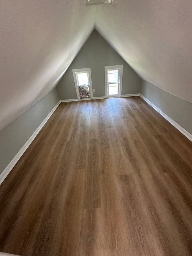 Building Photo - BEAUTIFUL NEWLY RENOVATED  3 BEDROOM HOUSE...