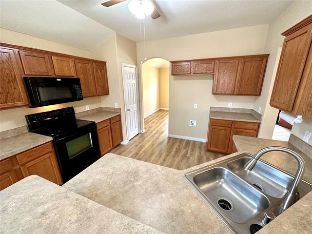 Building Photo - 221 Creekwood Dr