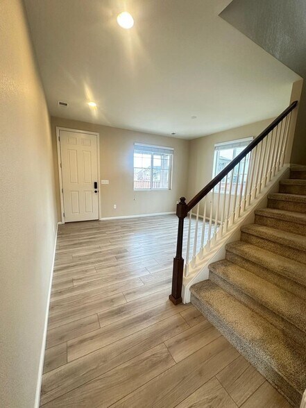 Building Photo - 9233 Englemann Ct