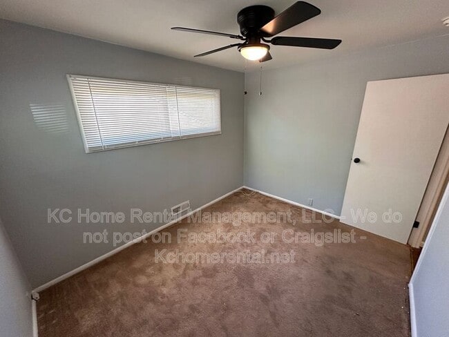 Building Photo - 10809 Ewing Ave