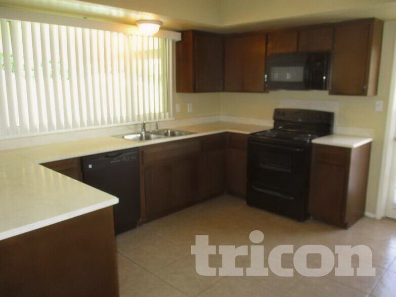 Building Photo - 4150 W Frier Dr