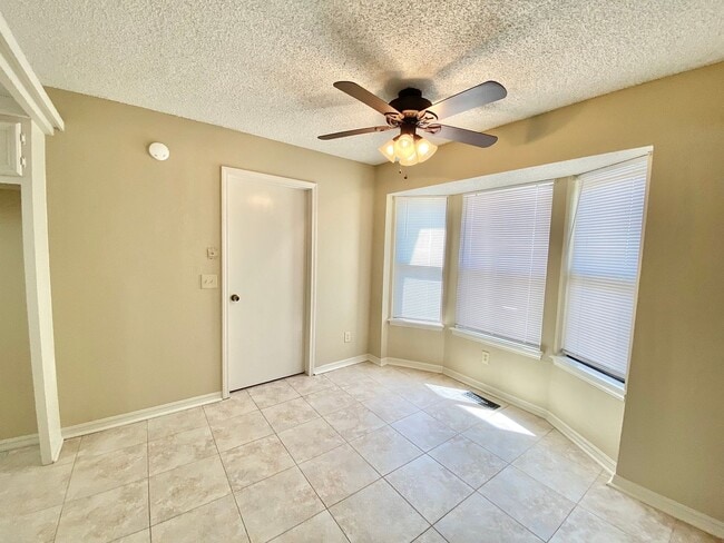 Building Photo - Comfort and Convenience in the Heart of Jenks