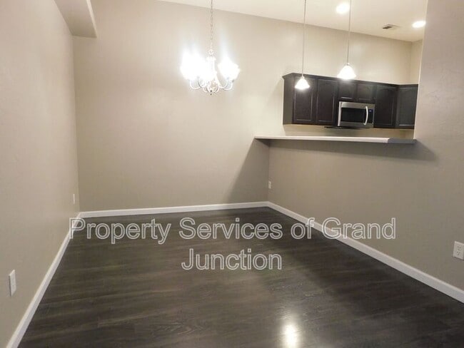 Building Photo - 2881 1/2 Cascade Avenue