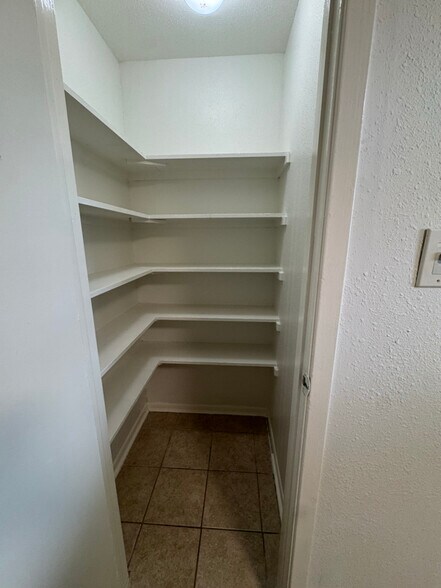 Building Photo - 4031 Briarglen Dr