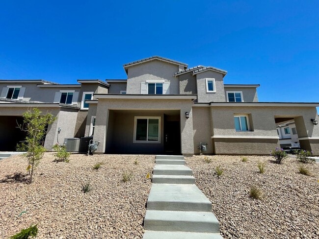 Building Photo - Gated 3 Bed, 2.5 Bath, 2 Car Garage Townho...