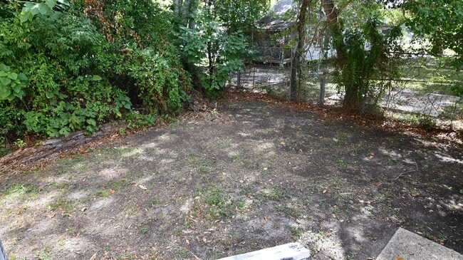 Building Photo - Housing Authority Vouchers Accepted !! 2-bedroom, 1-bathroom DUPLEX located in Mid City North, Ba...