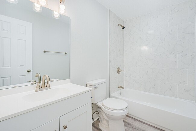 Building Photo - Fully Remodeled 2-Bedroom Home in Prime Or...