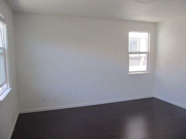 Building Photo - 233 American Farms Ave