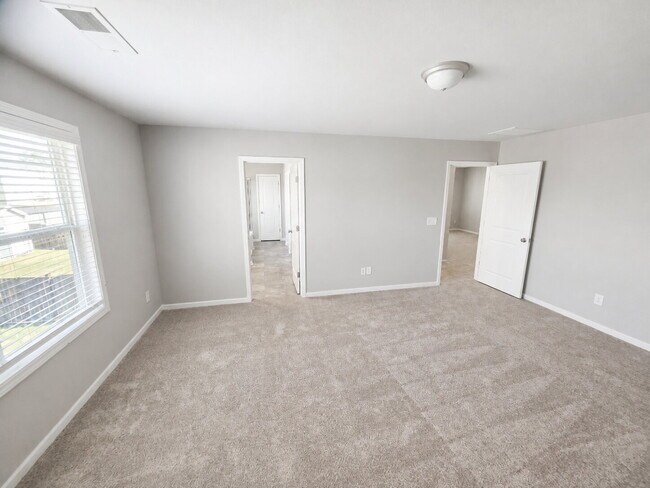 Building Photo - 721 Tanager Ln
