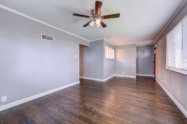 Building Photo - 212 Lakeside Dr