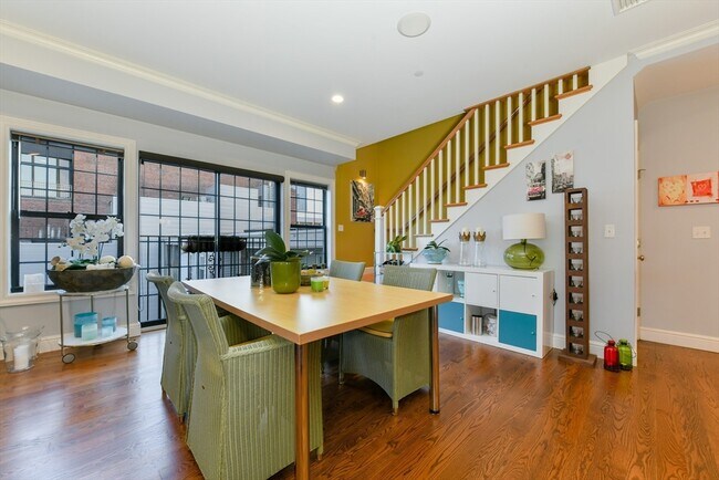 Building Photo - 350 W Broadway