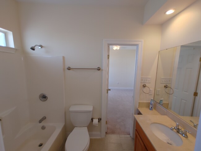 Building Photo - 118 Lakeview Dr