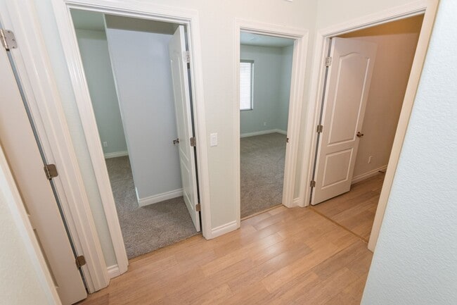 Building Photo - Gorgeous 4 Bedroom 2 Bathroom Home! Centra...
