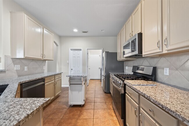 Building Photo - 14335 Plum Springs Dr