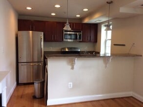 Building Photo - Great Opportunity In H St