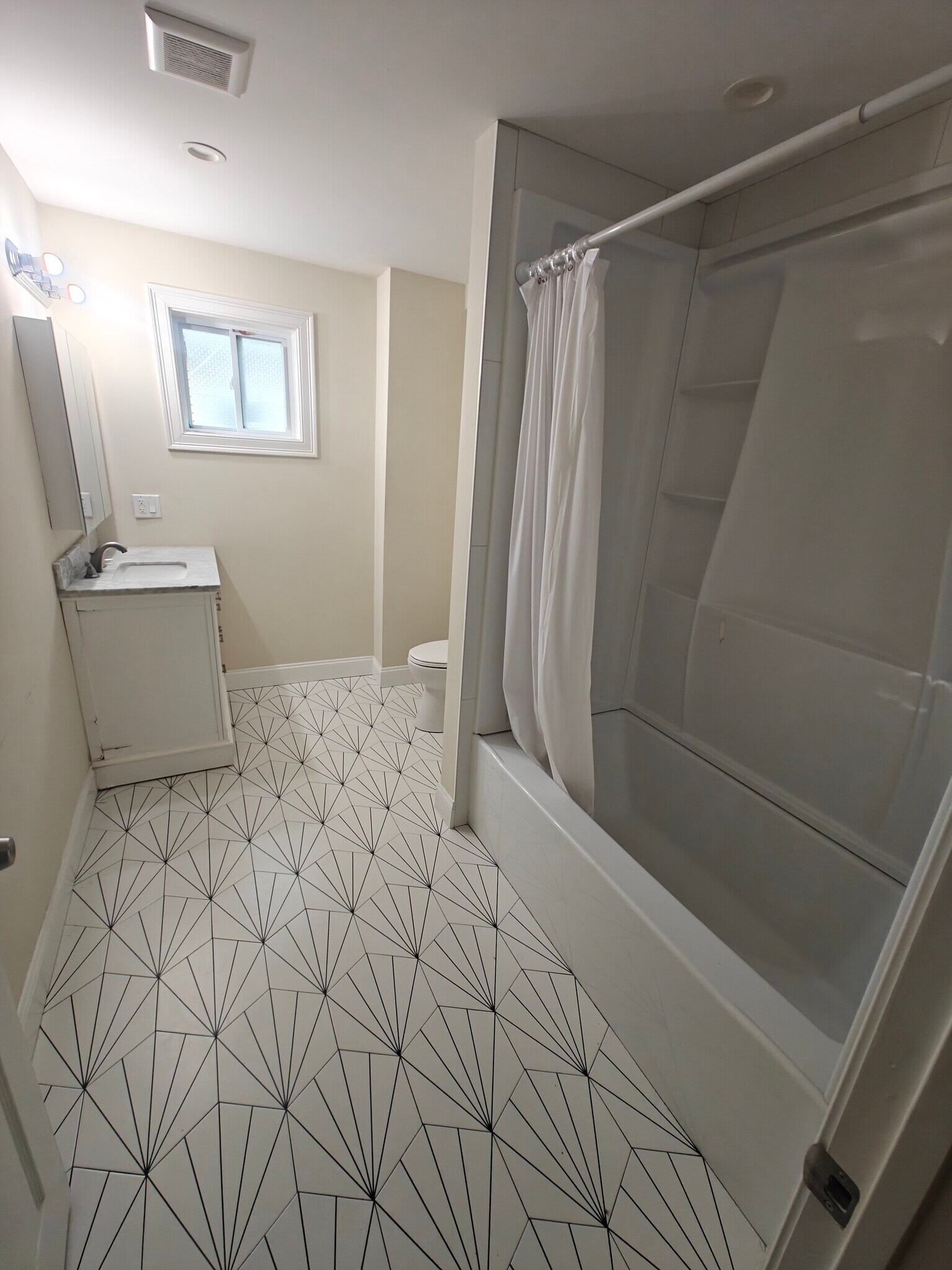 Building Photo - 42 Elmwood Ave